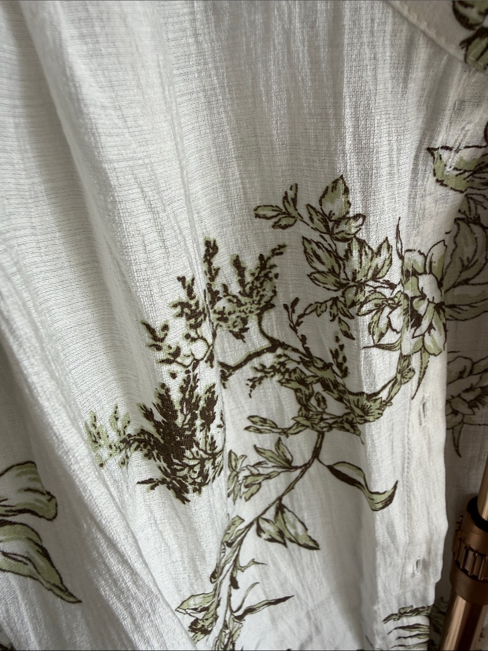 Lightweight White Floral Button-Front Blouse - Picture 4 of 6